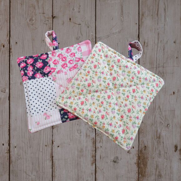 Handmade Potholder Set of 2 Reversible Pink Patchwork and Floral Quilted Hot Pad - Picture 6 of 6